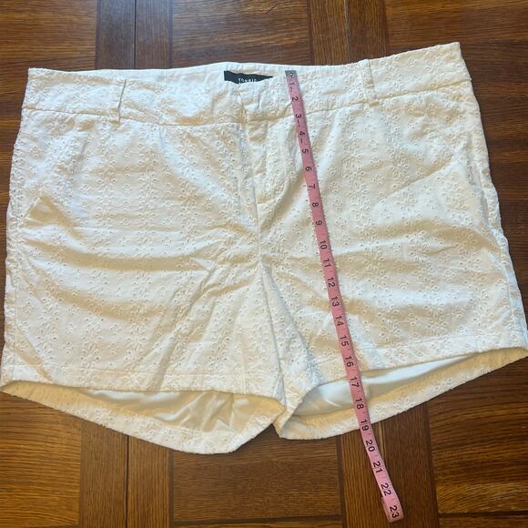 Torrid White Eyelet Plus Size Shorts 26 Crochet
Lace Embroidered - Picture 8 of 11